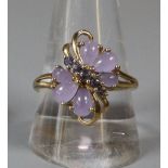 9ct gold purple stone flower design dress ring. 3.3g approx. Size S. (B.P. 21% + VAT)