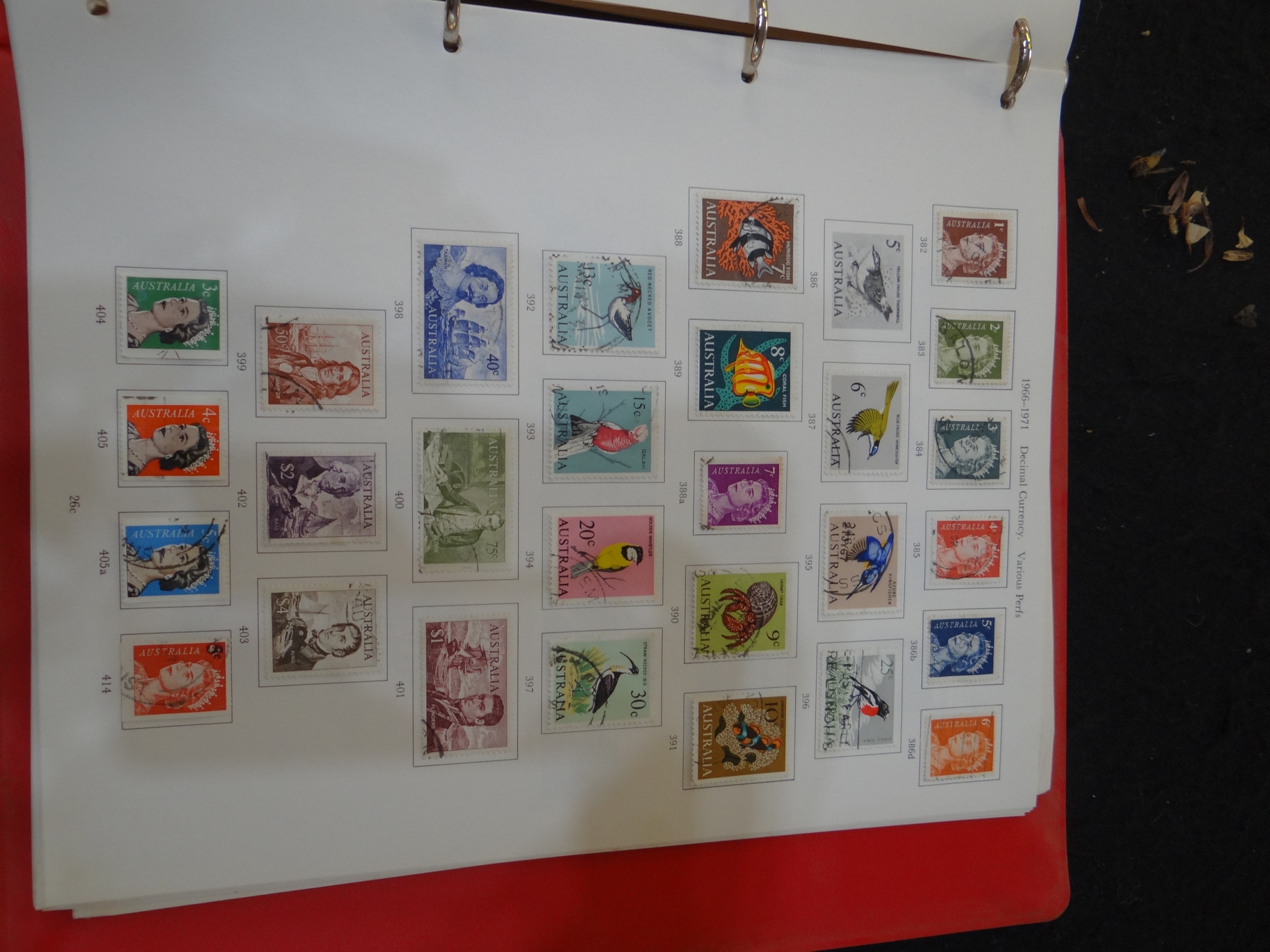 Australia mint and used stamp collection in seven albums and a stockbook, 100s of stamps, mint and - Image 2 of 10