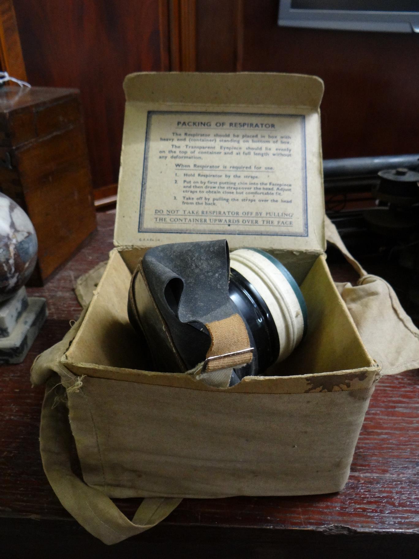 WWII helmet dated 1938/9? together with a boxed gas mask. (2) (B.P. 21% + VAT) - Image 8 of 8