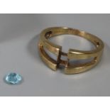9ct gold ring with loose aqua coloured stone. Size P. 3.1g approx. (B.P. 21% + VAT)