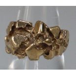 9ct gold modernist ring. K1/2. 7.3g approx. (B.P. 21% + VAT)