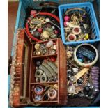 Collection of vintage and other jewellery to include: watches, necklaces, pendants, earrings etc. (