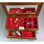 Modern jewellery box comprising: opal and silver dress rings, bracelet, earrings, chain etc. (B.P.