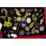 Collection of vintage and other brooches, to include: green hardstone, Millefiori, floral designs