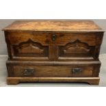 18th century Welsh oak coffwr bach, the moulded hinged lid above two ogee fielded panels, the