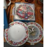 Tray of Royal Worcester Christmas collectors plates and one bowl. Two of the plates are in