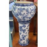 Early 20th Century Wedgwood 'Swallow' blue and white transfer printed floral and foliate