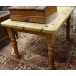 Good quality pine kitchen table on baluster turned legs. 122x91x80cm approx. (B.P. 21% + VAT)