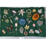 Collection of vintage brooches including: Irish Killarney weavers brooch, butterfly, Scottish Stag
