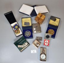 Box of oddments to include: Art Deco chrome match holder, silver plated cigarette case, various