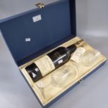 Cased bottle of Flor del Museo Sherry with two matching sherry glasses. (B.P. 21% + VAT)