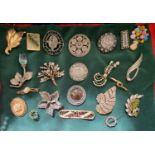 Collection of vintage and other brooches to include: signed Uhlig designer brooch, three lions