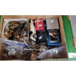 Box of oddments to include: dress watches, costume jewellery, silver plated spoons, Franklin Mint