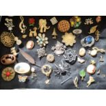 Collection of statement brooches to include: spider, fern, wooden deer, plastic flower brooch, Art