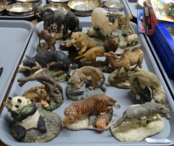 Tray of animal figures to include: twelve Wildlife Preservation Trust Franklin Mint International