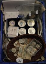 Cased set of five British banknote coins together with a collection of other silver GB and foreign