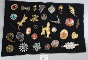 Collection of vintage and other brooches to include: Poodle, Leopard, Victorian designs etc. (B.P.