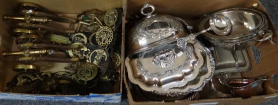 Two boxes of metalware to include: various horse brasses, fox shaped door knocker, brass model