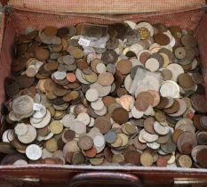 Vintage leather suitcase comprising large collection of assorted loose coinage: GB and foreign. (B.