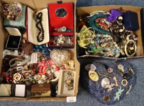 Collection of assorted vintage costume and other jewellery to include: various brooches, earrings,