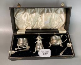 Silver three piece cruet set in original box/case, Birmingham hallmarks. 4.25 troy oz approx. (B.