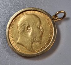 Edward VII gold full Sovereign dated 1907 in 9ct gold pendant mount with suspension loop. 9.3g