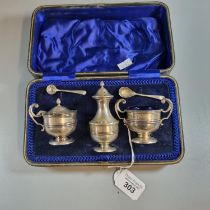 Early 20th century silver cruet set in fitted case. 3.8 troy oz approx. (B.P. 21% + VAT)