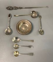 Bag of assorted silver to include: pin tray, souvenir and other spoons etc. (B.P. 21% + VAT)