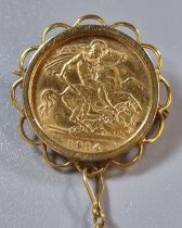 George V gold Half Sovereign 1914 in 9ct brooch mount. 6.1g approx. (B.P. 21% + VAT)