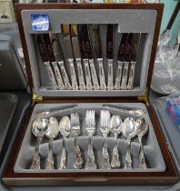 Wooden cased canteen of Sheffield silver plated cutlery. (B.P. 21% + VAT)