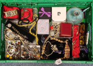 Collection of vintage and other jewellery to include: necklaces, bone bracelet, pearls, Pier