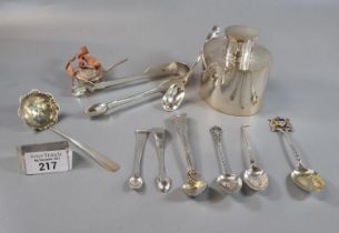 Bag of mainly silver to include: miniature saucepan, sugar tongs and spoons together with a silver