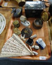 Tray of assorted items to include: a hand made lace fan with mother of pearl spokes, tortoiseshell