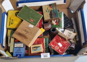 Tray of assorted oddments to include: pipes, vintage cigarette cases, matchboxes, un-used cigarettes