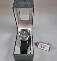 Seiko Kinetic stainless steel small head modernist ladies or boys wristwatch with sweep second hand,