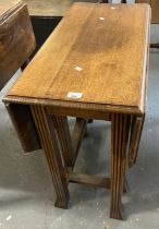 Early 20th century oak gate leg table the legs with fluted designs. (B.P. 21% + VAT)