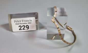 9ct gold, copper and silver finish ladies bracelet. 4g approx. (B.P. 21% + VAT)