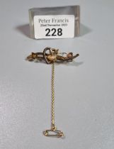 9ct gold sweetheart brooch, with swallow and foliage. 2.5g approx. (B.P. 21% + VAT)