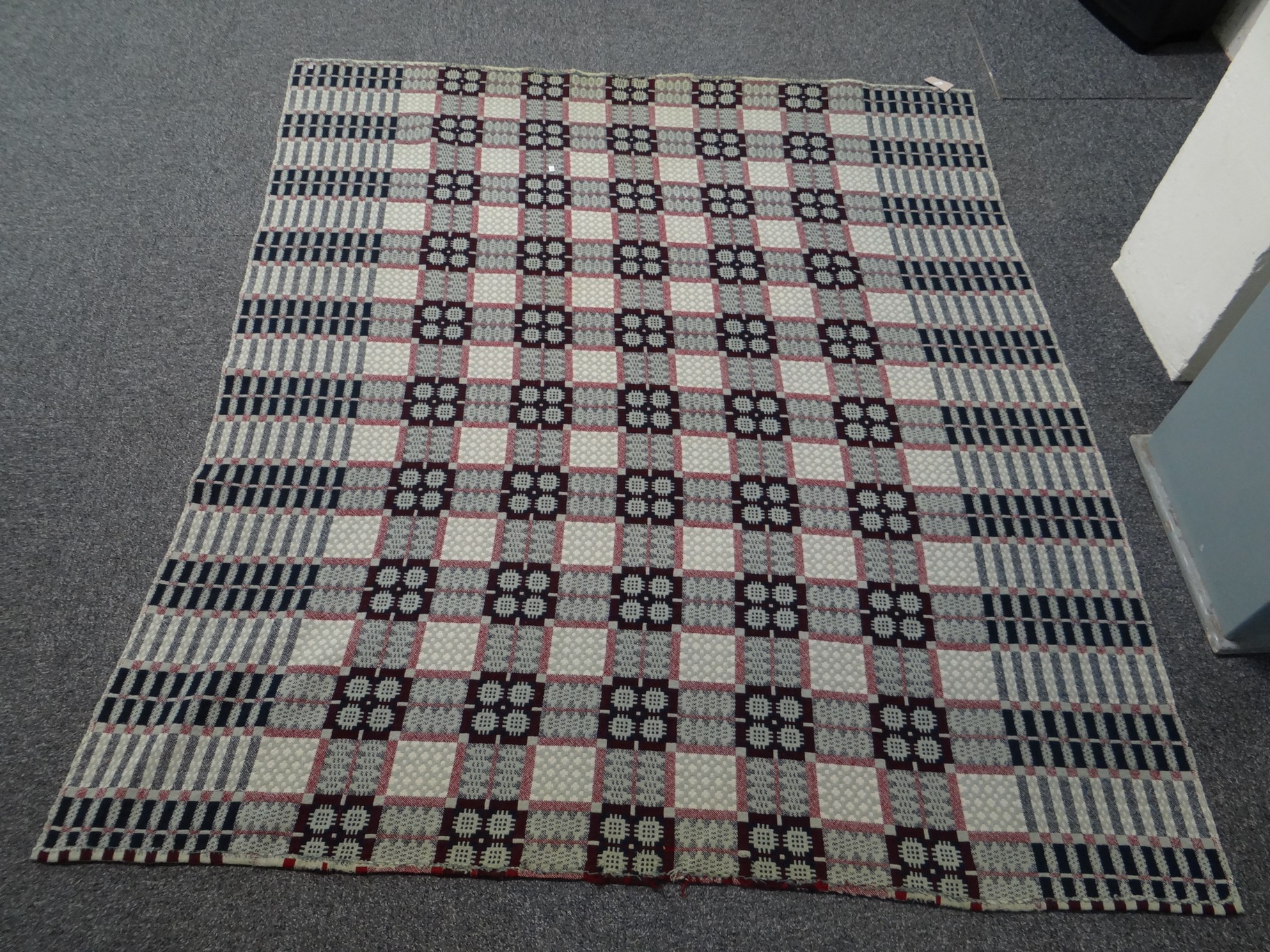 Vintage woollen Welsh tapestry blanket in traditional Caernarvon design on a pale blue/green ground. - Image 3 of 3