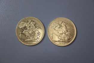 Two George IV gold full sovereigns dated 1821 and 1822. (2) (B.P. 21% + VAT)