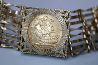 9ct gold gate bracelet with heart padlock inset with George V gold full Sovereign dated 1911.