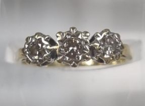 18ct gold three stone diamond ring in crown setting, the central stone 0.30 carat. 2.9g approx. Size