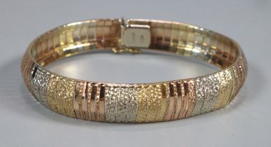 18ct gold ladies bracelet/bangle with varying gold tones marked 750. 1.2cm width approx. 27.3g