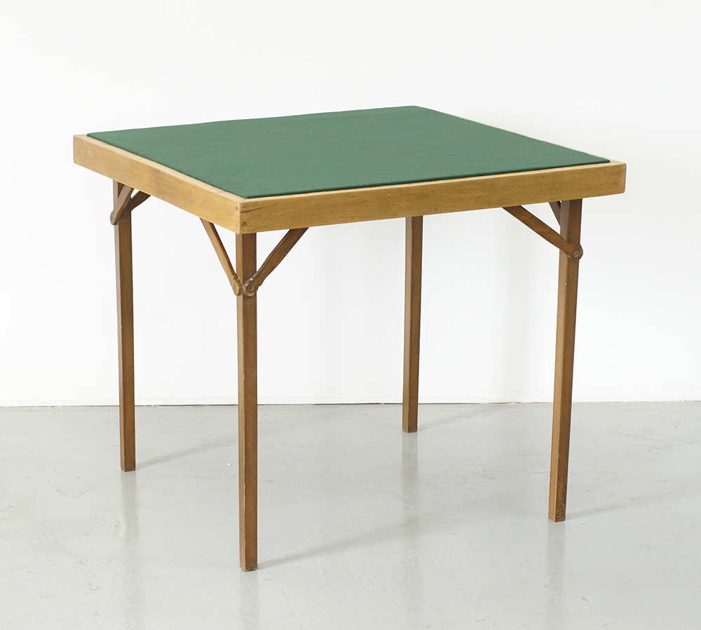 Folding cards table