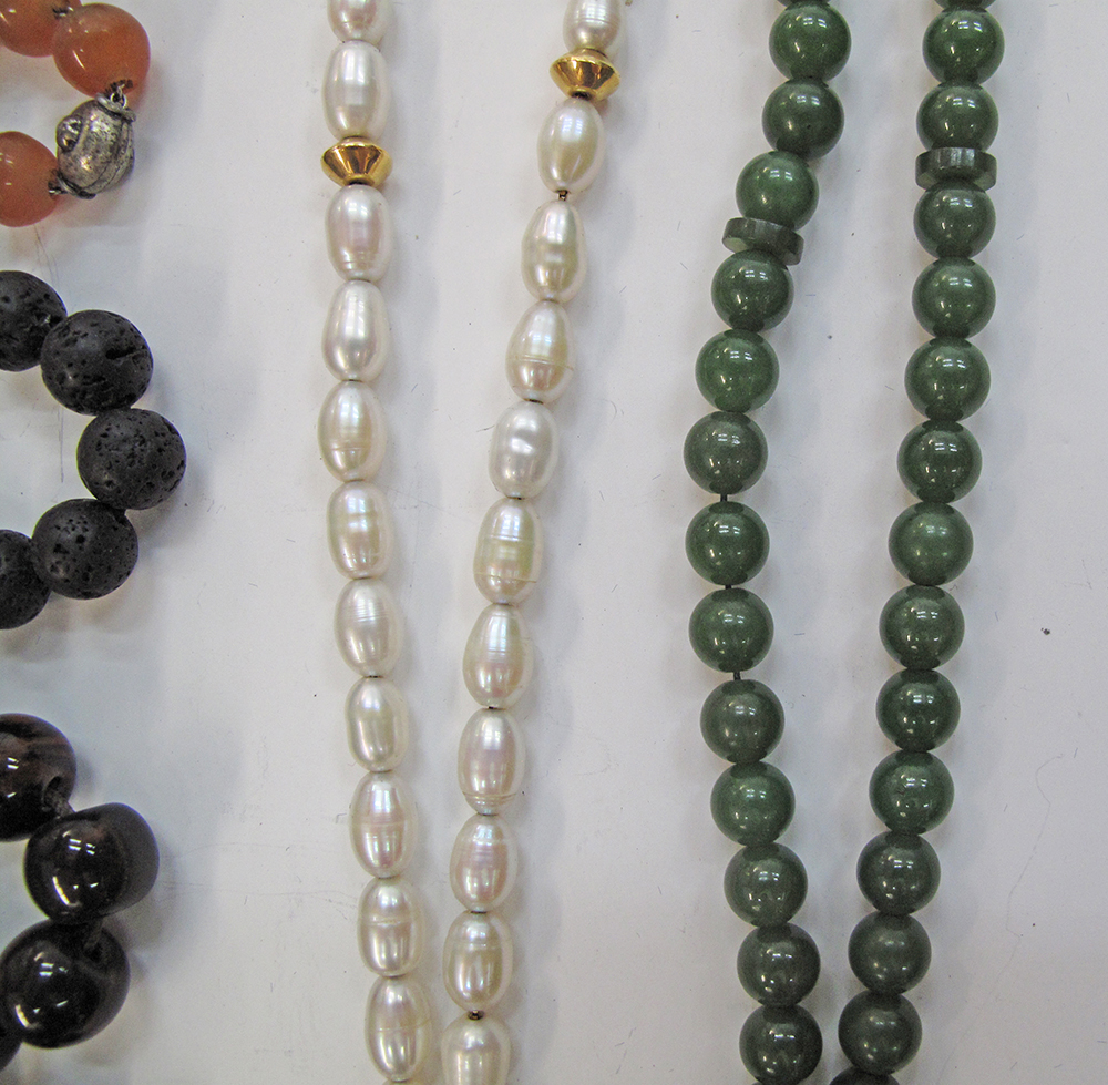 A collection of worry beads - Image 2 of 6