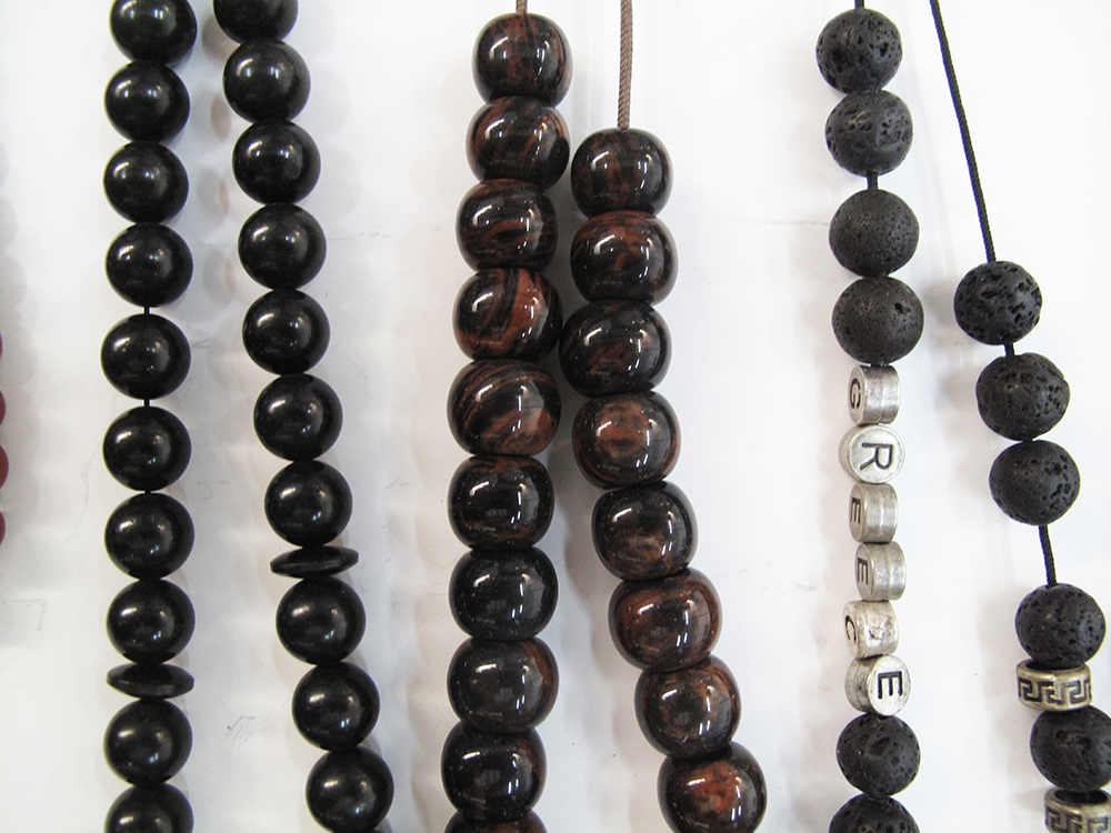 A collection of worry beads - Image 4 of 6