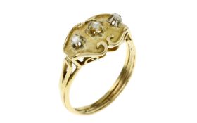 Ring 4.96g 750/- Gelbgold mit 3 Diamanten im Rosenschliff. Ringgroesse ca. 63