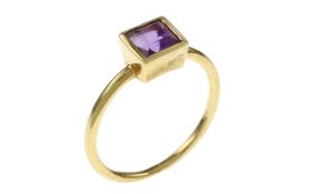 Ring 1.92g 750/- Gelbgold mit Amethyst. Ringgroesse ca. 49