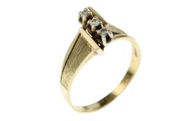 Ring 3.81g 585/- Gelbgold und Weissgold mit 3 Diamanten zus. ca. 0.06 ct.. Ringgroesse ca. 58