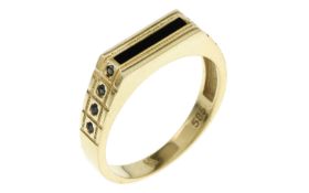 Ring 4.66g 585/- Gelbgold mit Onyx. Ringgroesse ca. 64